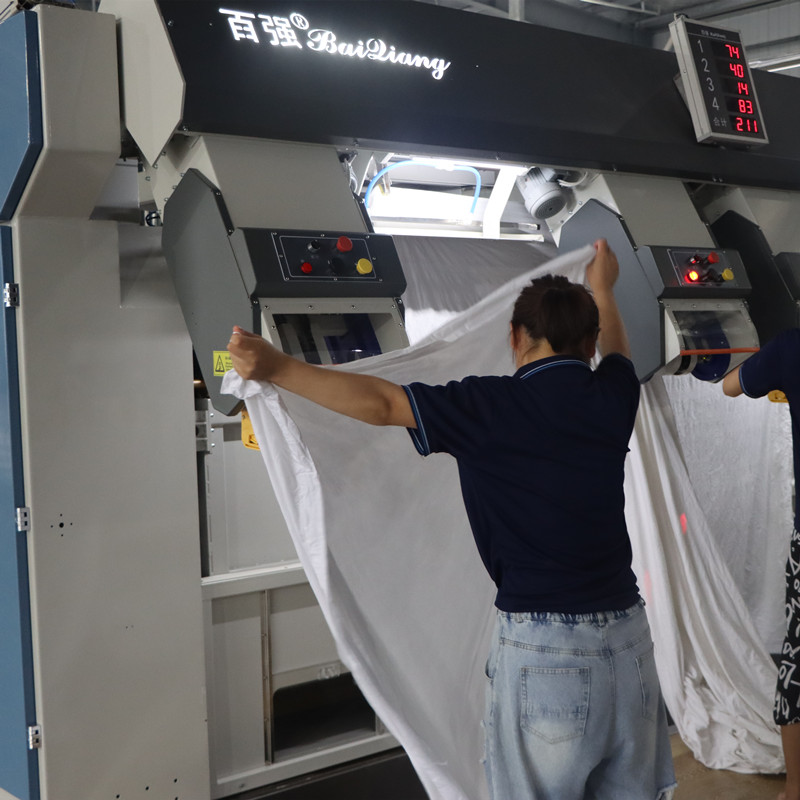 布草洗滌公司燙平機(jī)輸送前端有必要用展布機(jī)嗎？